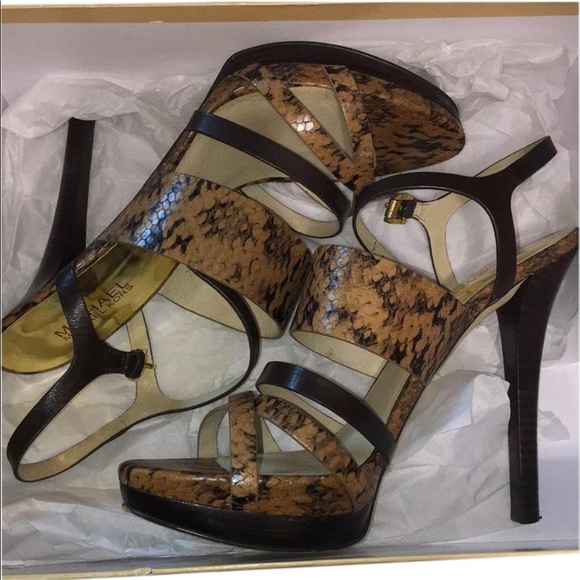 Michael Kors 'Nadja Platform' Brown Leather Heel - Picture 9 of 12